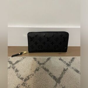 Zippy Wallet in Black